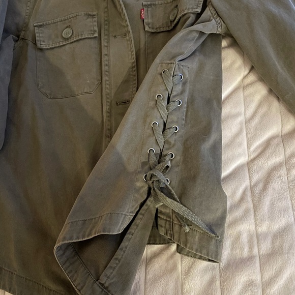 Levi’s Women’s Jacket - Small - Picture 4 of 6